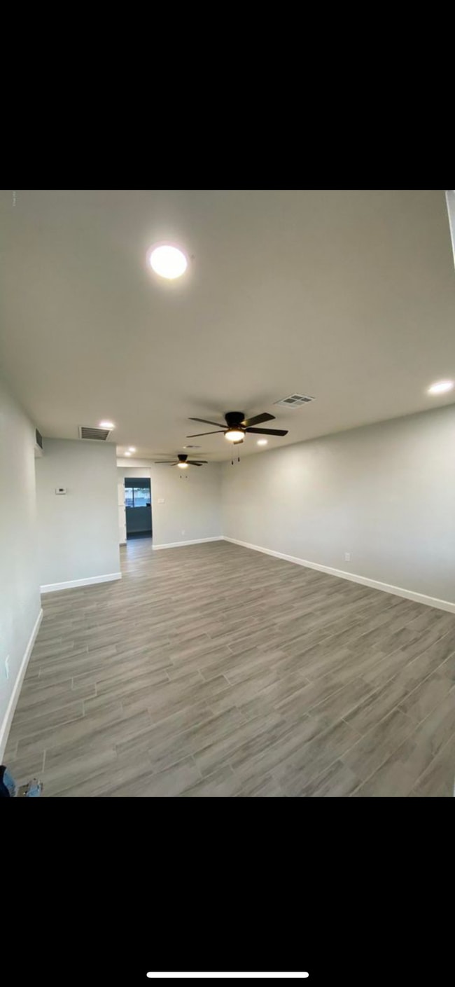 Family room - 2815 W Montebello Ave