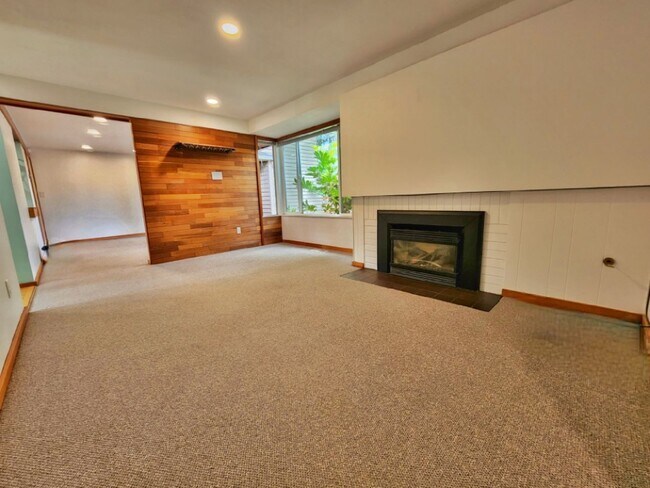 Photo - Beautiful 4 Bed 1.75 Bath Home Near Microsoft