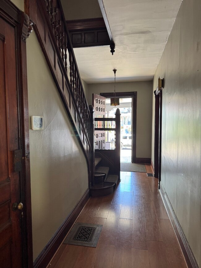 Building Photo - 240 West Ave Unit front