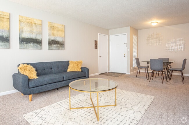 2BR, 2BA - 1,050SF