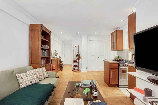 Building Photo - 420 E 64th St