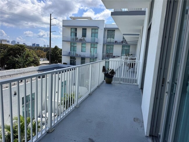 Photo - 2100 Van Buren St Unit 412