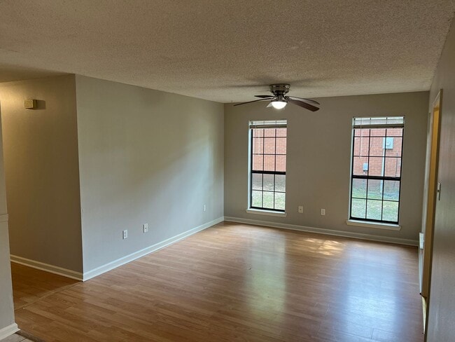Photo - 2135 Raintree Dr