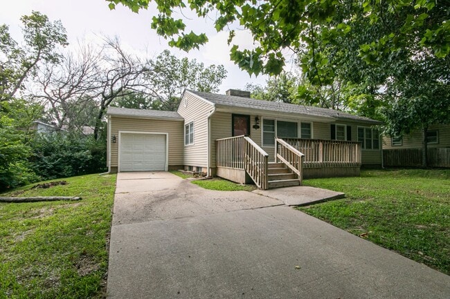 Building Photo - Great 5 Bedroom on East Side of Campus