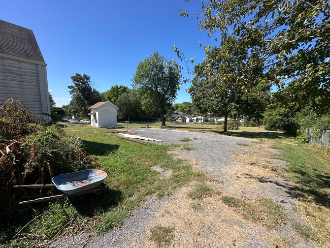 Photo - 200 Lylburn Rd