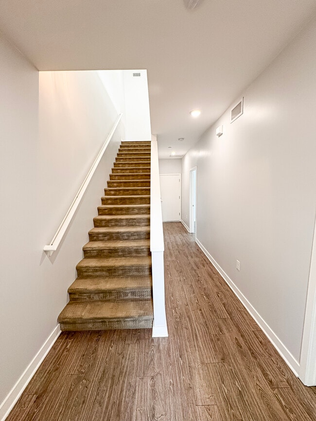 Photo - 1645 E Cheery Lynn Rd Unidad 11