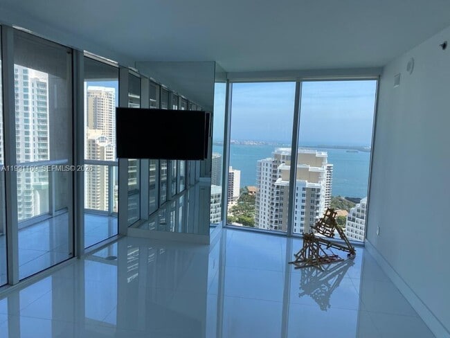 Photo - 495 Brickell Ave Unidad 2902