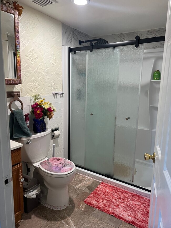 Building Photo - 16405 NE 12th St