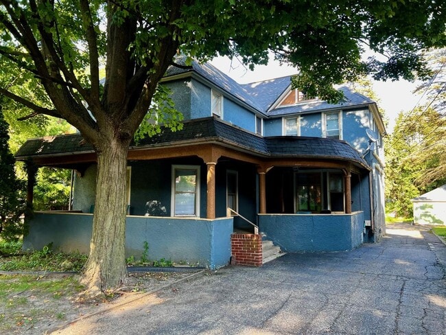 Photo - 222 Douglas Ave