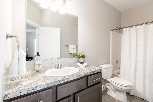 Photo - Beautiful 2BR/2BA Unit Available in Senior Living Community (55+) Unidad 1