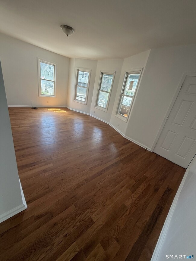 Building Photo - 304 Poplar St
