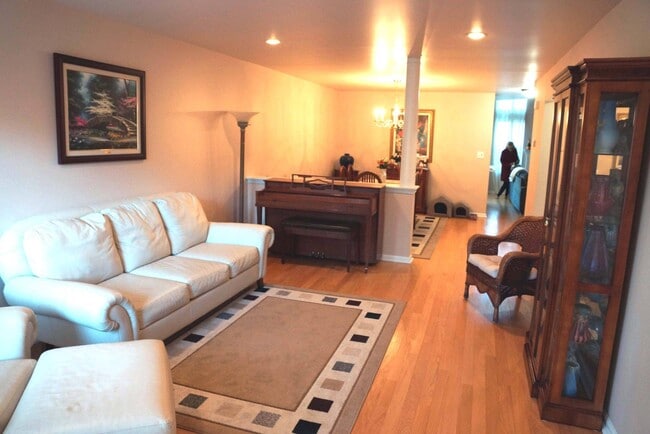 Photo - 402 Bollen Ct