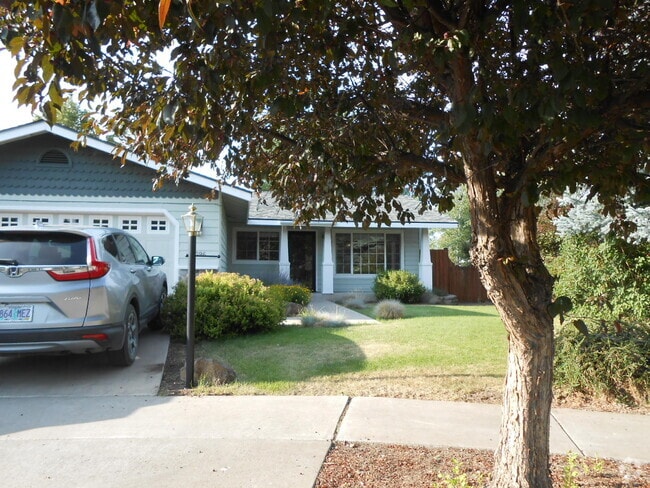 Building Photo - 2396 NE Desert Willow Ct Rental