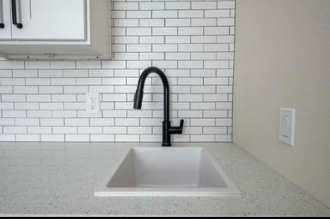 Photo - 19205 Lemay St