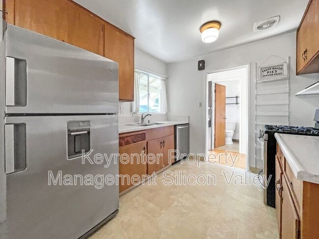 Photo - 1937 Stanley Ave