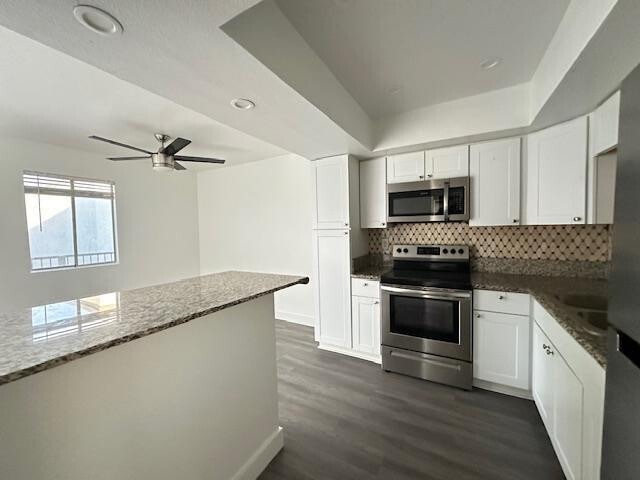 Building Photo - 18202 N Cave Creek Rd Unit 209