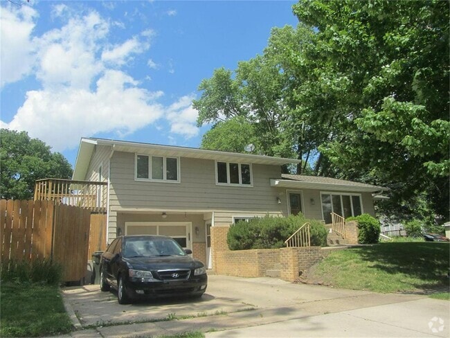 Building Photo - 4 Bedrooms! 3 Baths! Available soon!! Rental