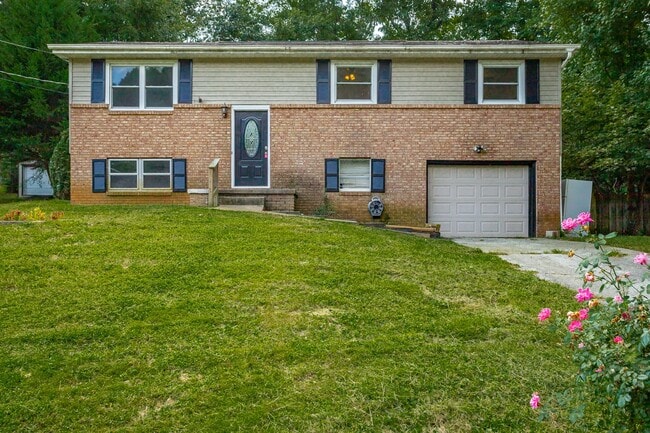 Building Photo - 1364 Meadowood Dr