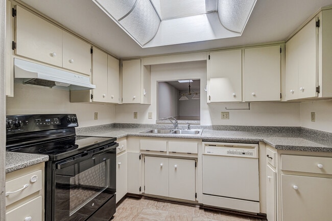 Photo - 205 N Trout Ave