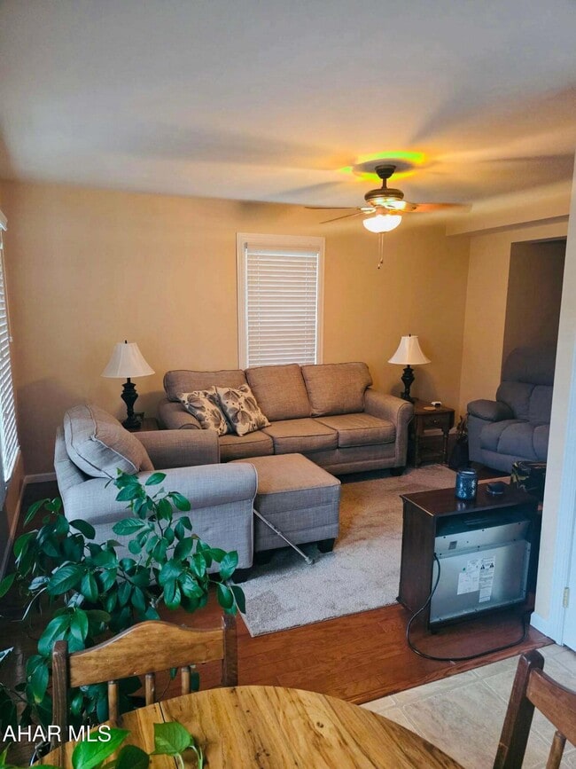 Photo - 215 Garber St