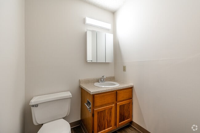 2BR, 1.5BA - 1,022SF - Primary Bathroom
