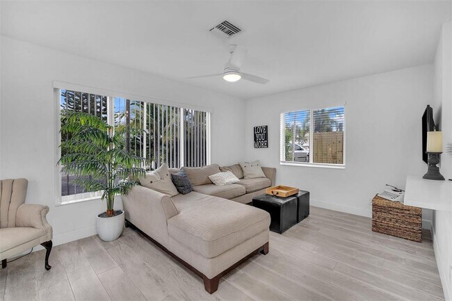 Photo - 1732 NE 56th Ct Unit 2