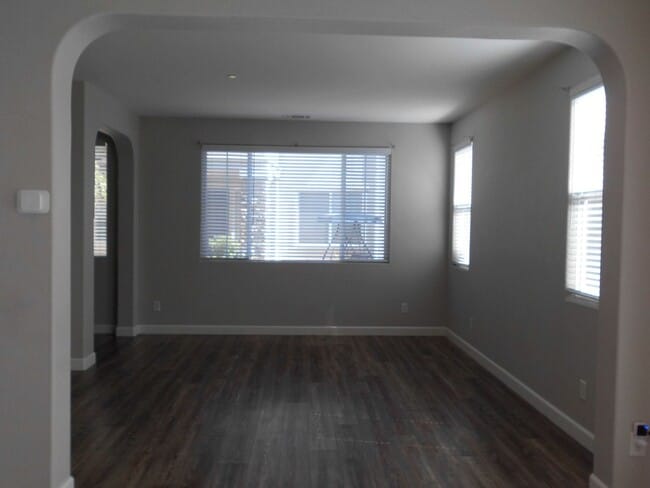 Photo - 207 Coulter Way