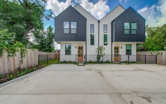 Photo - 1308 Tarley St