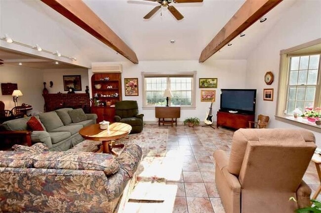 Photo - 15 Marolin St