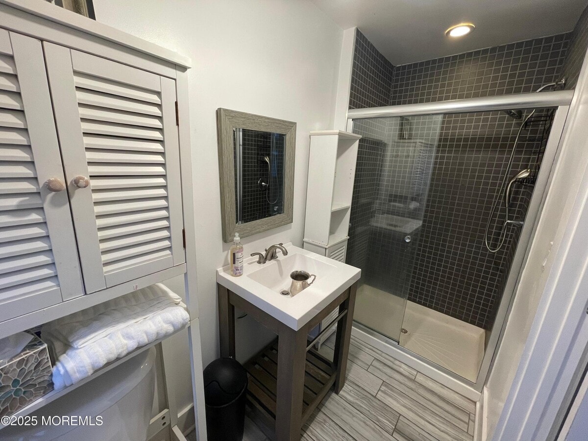 Photo - 90 Poplar Ave