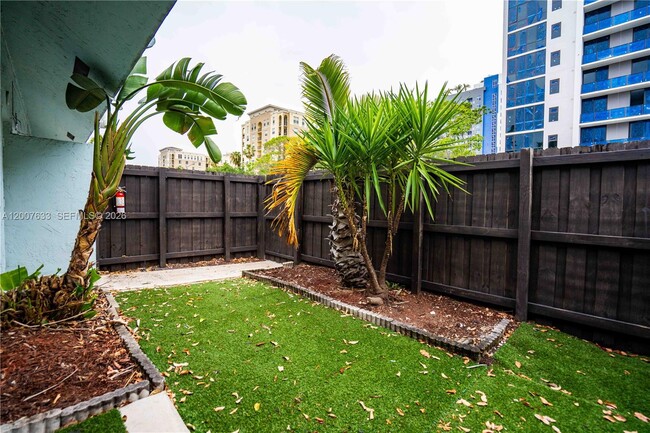 Photo - 600 N Rio Vista Blvd Unidad C