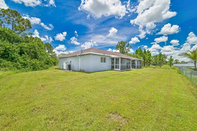 Photo - 1252 Best Ave