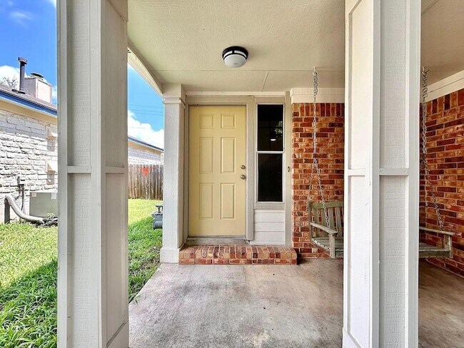 Photo - 806 Minturn Ln