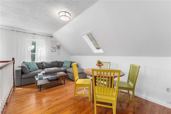 Photo - 183 Wood St Unit 3