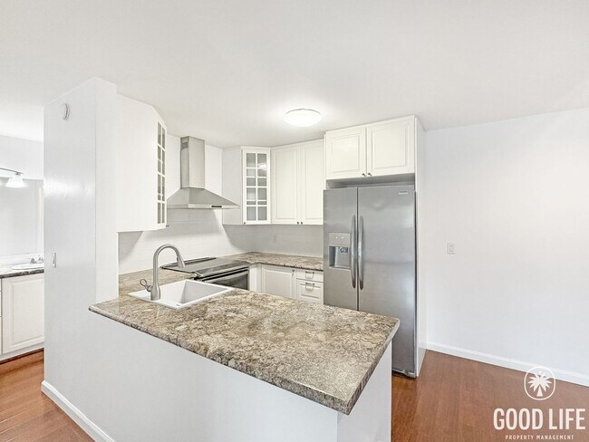 Building Photo - Beautiful 1BD/1BA W/ Reserved Parking and Laundry On-Site in Pacific Beach! Unit 127