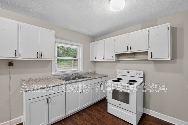 Photo - 1007 Green Cir Dr