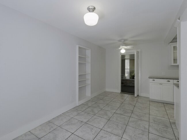 Photo - 2808 Clinton St S