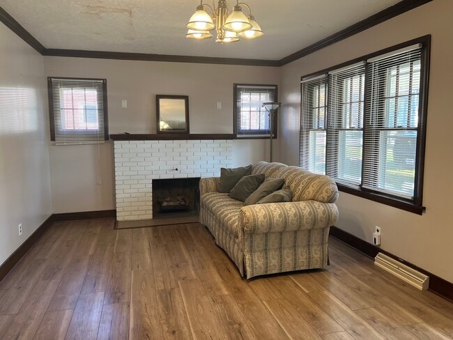 Photo - 112 Chicago Rd