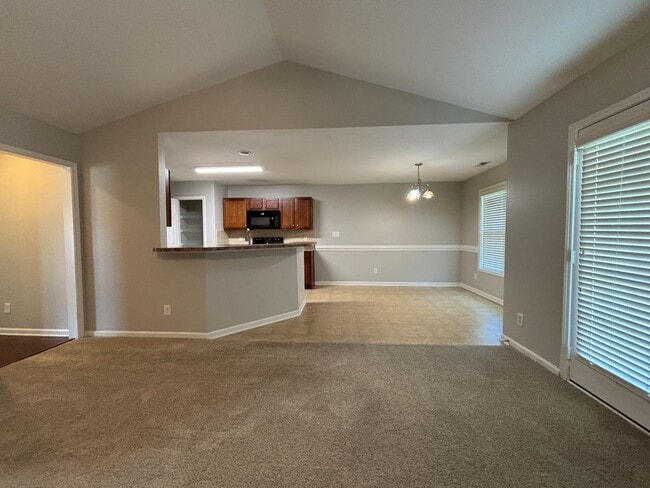 Photo - For Rent - 4 bedrooms - close to 295
