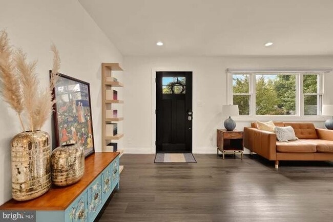 Photo - 6728 Barrett Rd