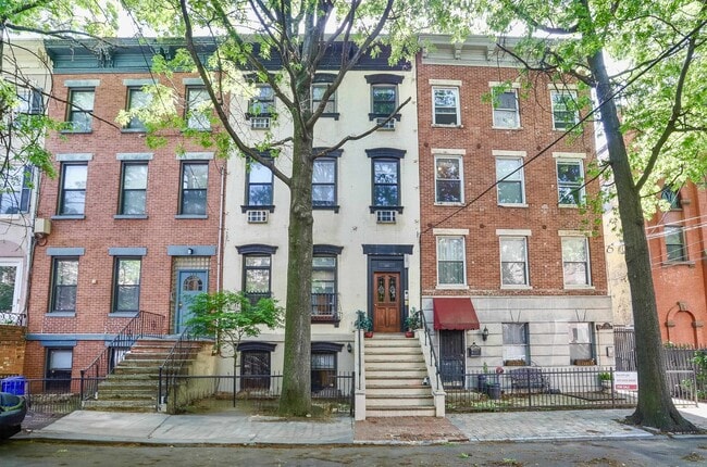 Photo - 137 Garden St Unidad G Rental