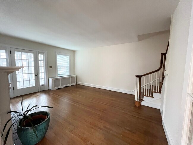 Living Room, View 2