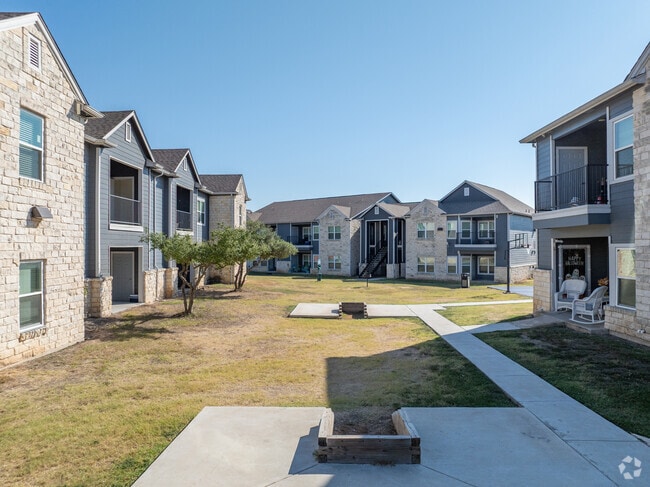 Courtyard - Crystal Falls Crossing