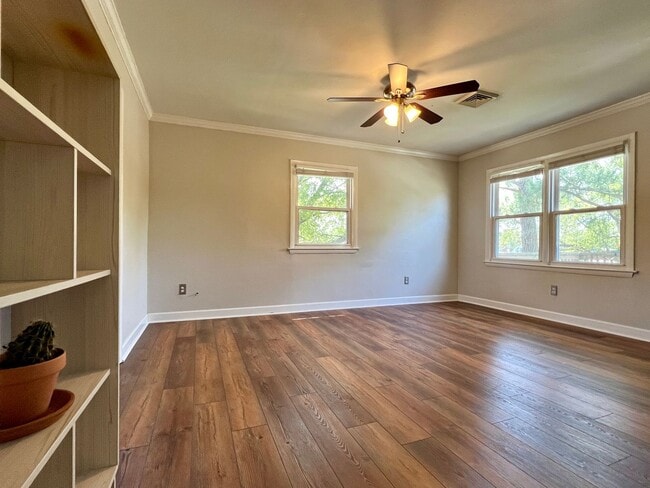 Photo - Charming Rancher in the Heart of Colonial ...