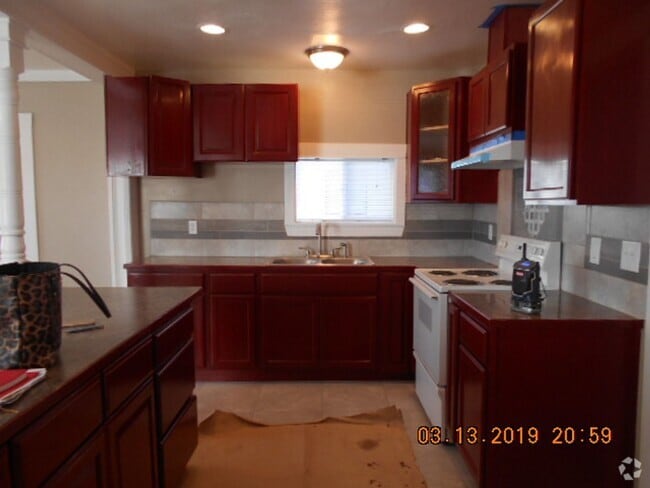 Building Photo - Cute 1bd 1ba, Pellet Stove, Fenced Front Yard Rental