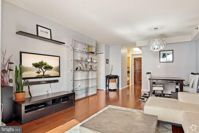 Building Photo - 4801 Fairmont Ave Unit 213 Rental