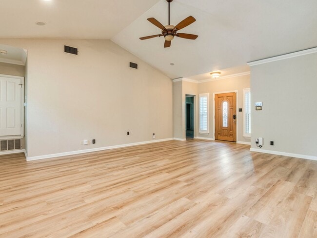 Photo - 808 Timber Trail