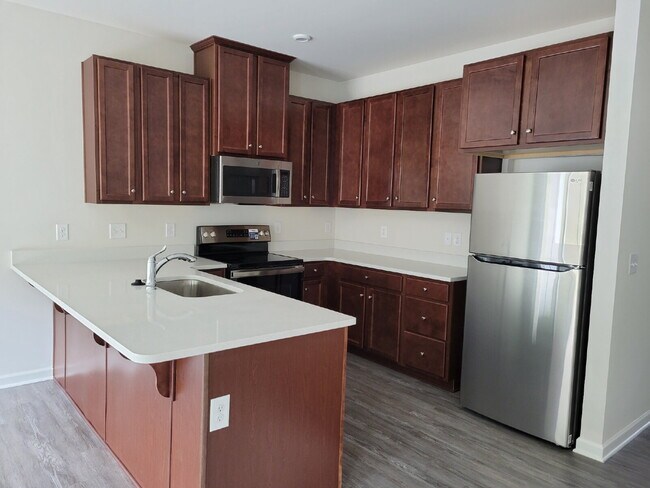 Photo - 633 Exmoor Dr