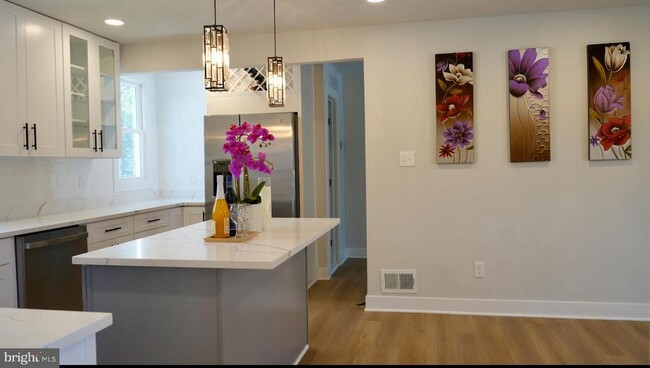 Photo - 5114 Montgomery Rd