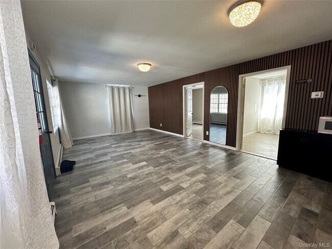 1241 Ridgebury Rd